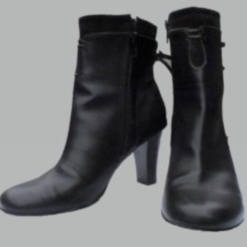 A2 by Aerosoles 5.5M Black Ankle Boot with Tie Deail
